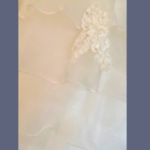 Cloud-like wedding dress - Picture 9 of 11